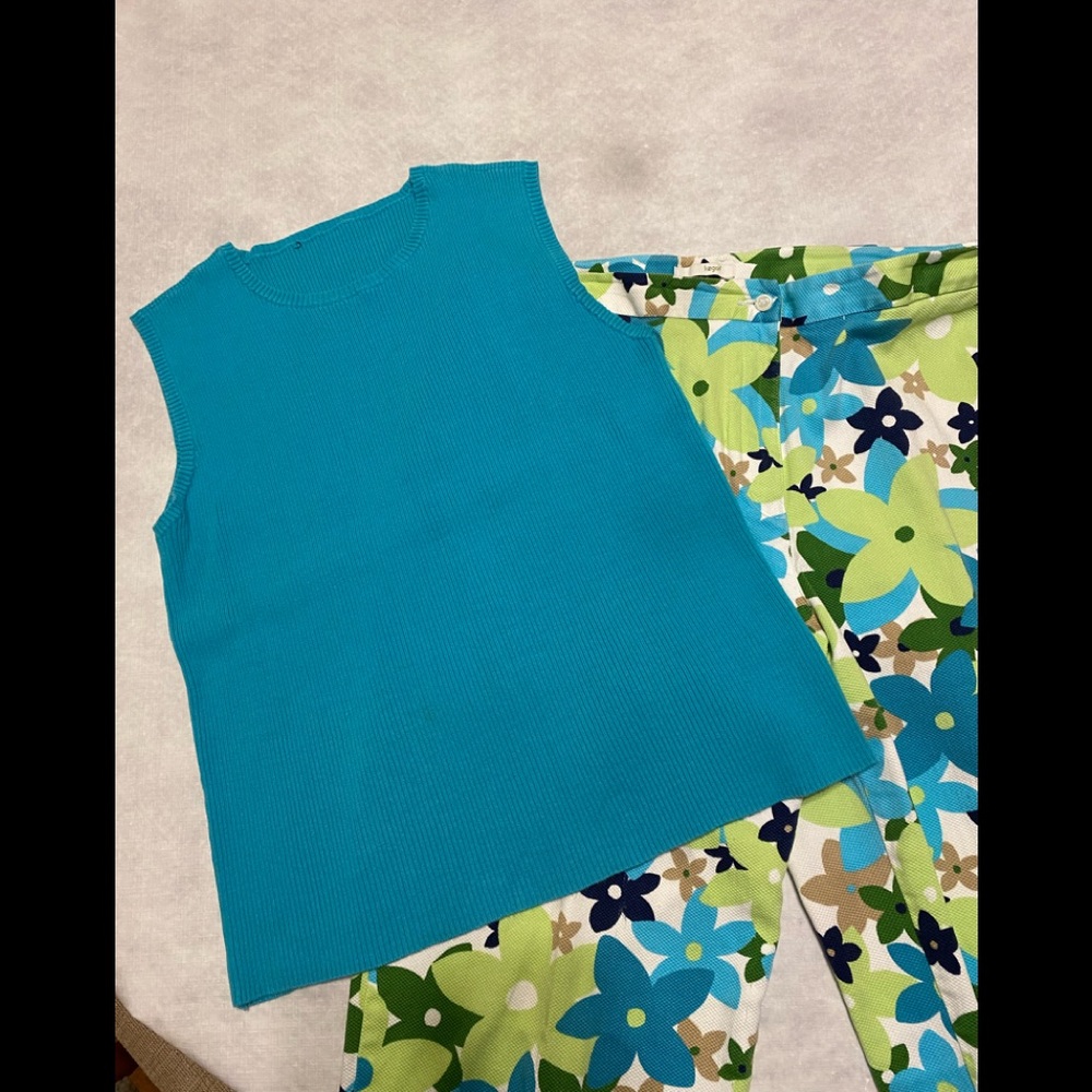 Liz golf Flower pants with top to match. Just in time for summer.